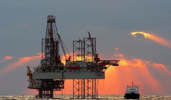 بلومبرگ: صادرات نفت ایران 1.5 میلیون بشکه در روز کاهش می‌یابد