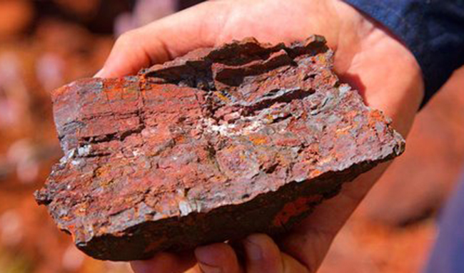 سنگ آهن ۶۵ درصد در بازارهای جهانی  به ۱۰۰دلار رسید