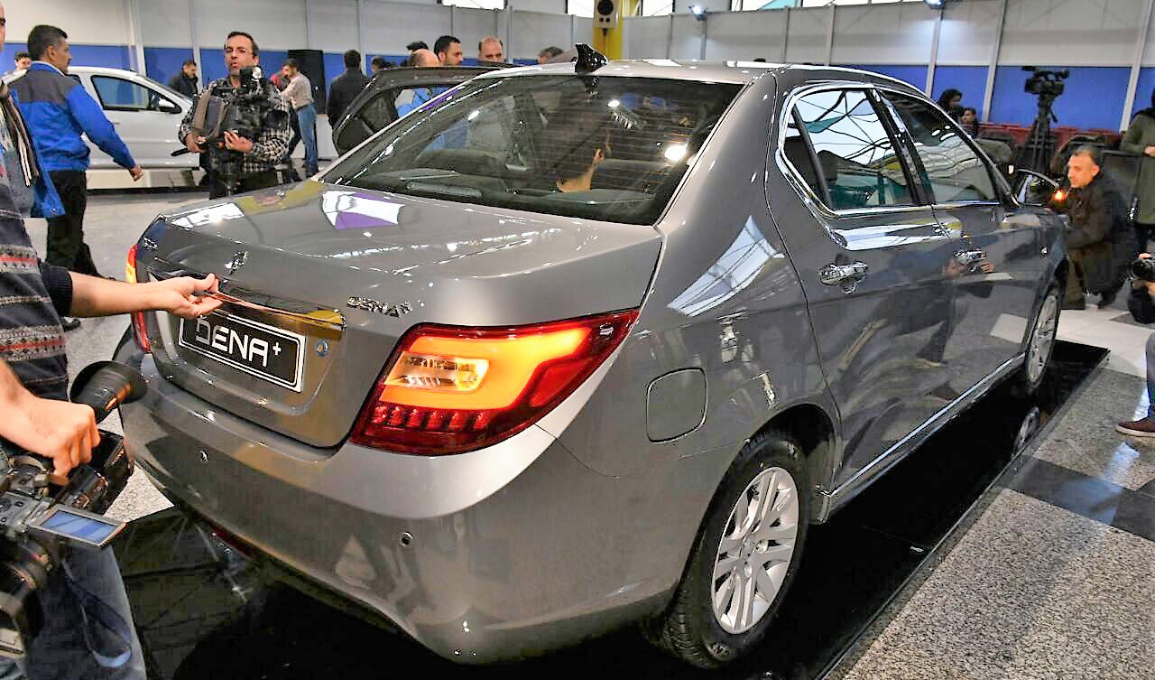 محصولات ایران خودرو ﺑﺎ ﺗﺨﻔﯿف وﯾﮋه چند به فروش می‌رسد؟