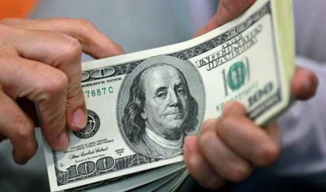 دلار آمریکا خود را برای ورود به کانال ۱۰ هزار تومانی آماده می‌کند