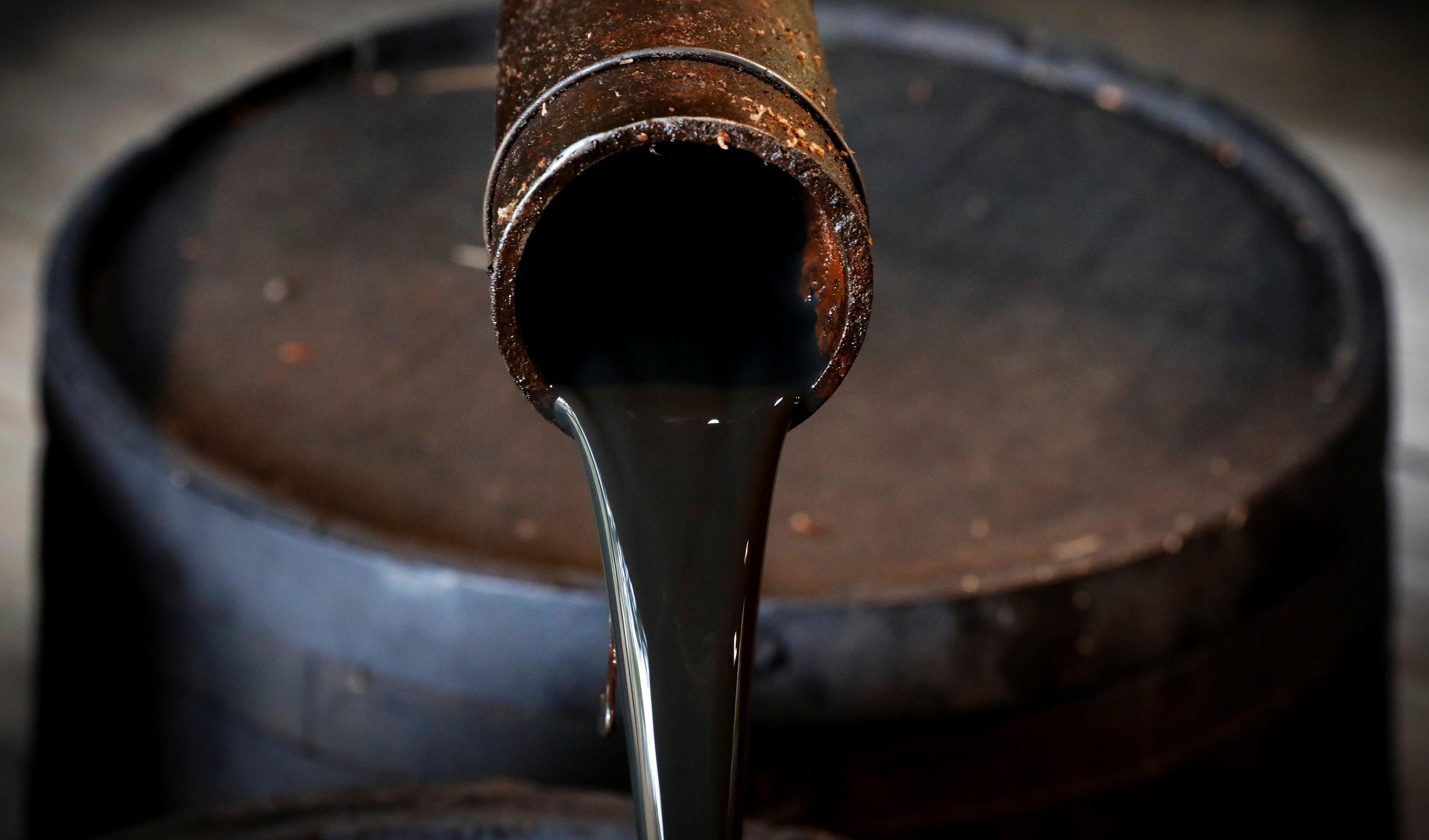 سقوط قیمت نفت ادامه دارد