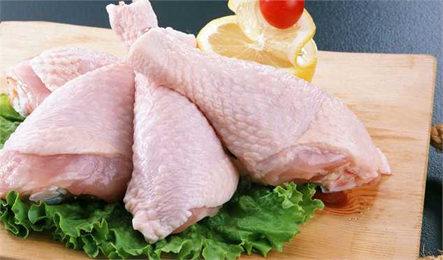 قیمت مرغ به ۱۵ هزار تومان بازگشت/ توزیع ۱۵ هزار تن مرغ با نرخ مصوب در استان‌های سراسر کشور