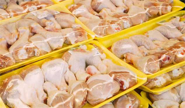 کاهش قیمت مرغ به حدود ۲۰ هزار تومان با افزایش عرضه نهاده‌ها