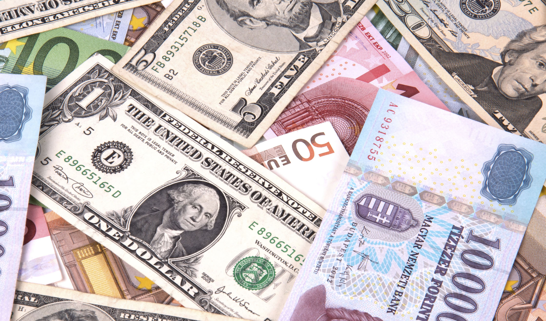 نرخ رسمی یورو، پوند و ۲۳ ارز کاهش یافت