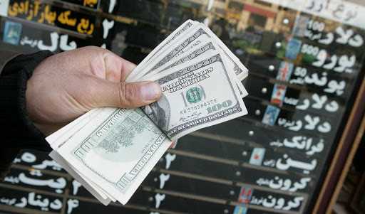 تداوم کاهش قیمت دلار در صرافی بانکی