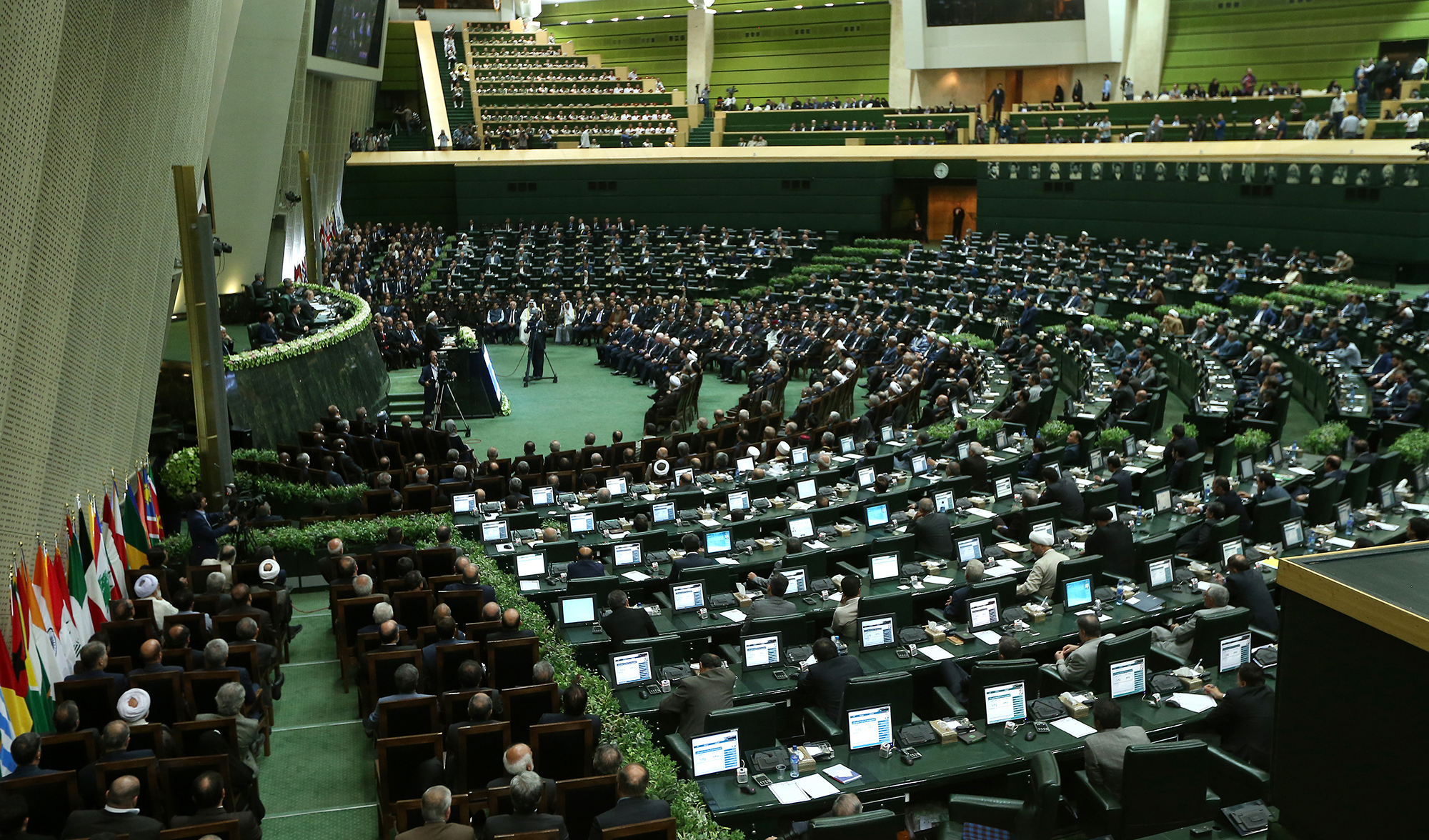 معاون رئیس‌جمهور: لایحه افزایش حقوق‌ها فردا تقدیم مجلس می‌شود