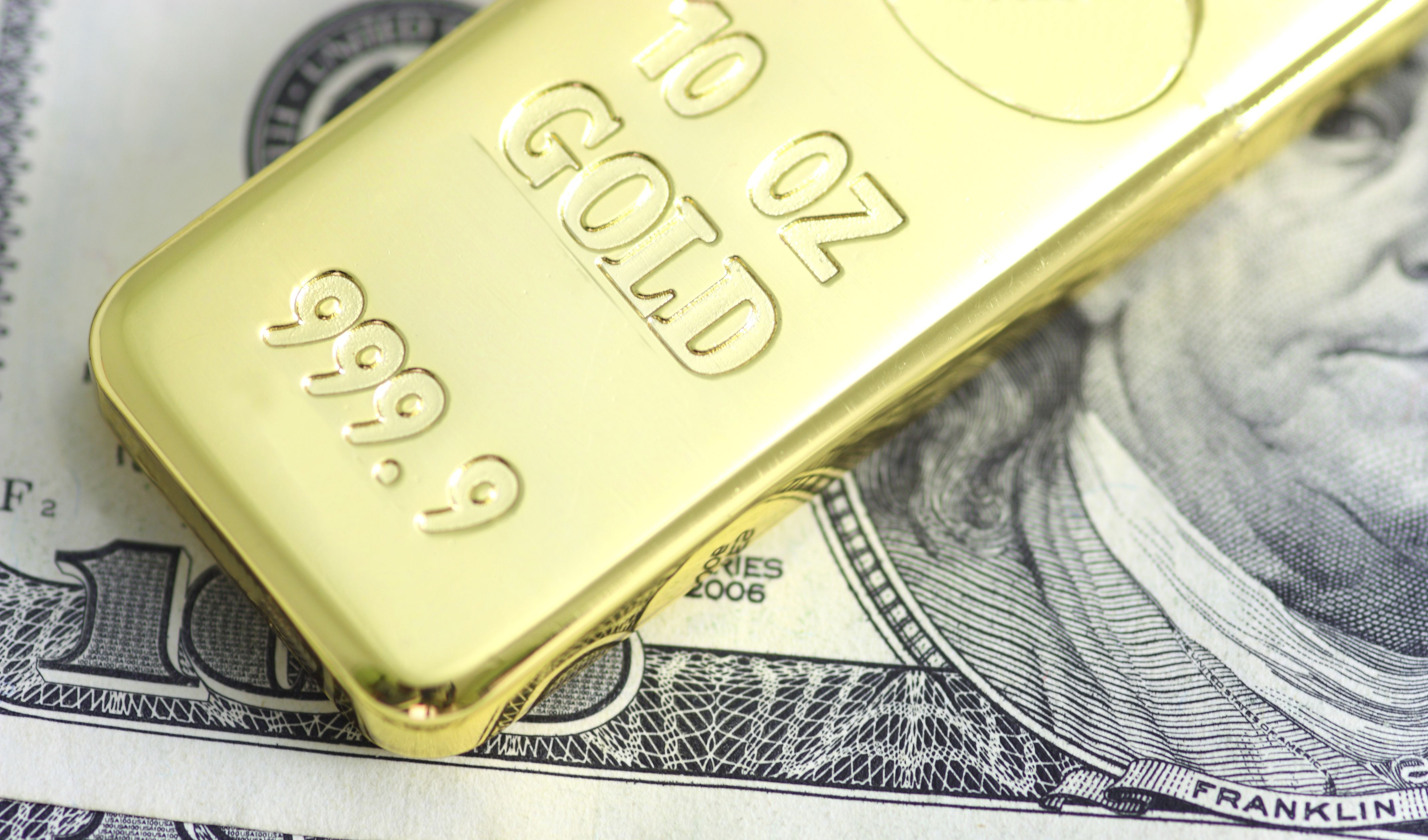 طلا یا دلار؛ انتخاب برتر سال ۲۰۲۳ کدام است؟