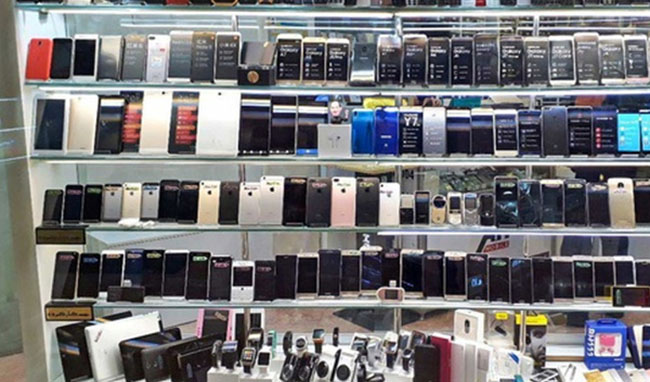 ساماندهی جدید در بازار تلفن همراه/بروز رسانی قیمت گوشی‌ها هر ۲ ماه یکبار/ احتمال تغییر ارز مبنا برای واردات گوشی‌های بالای ۶۰۰ دلار