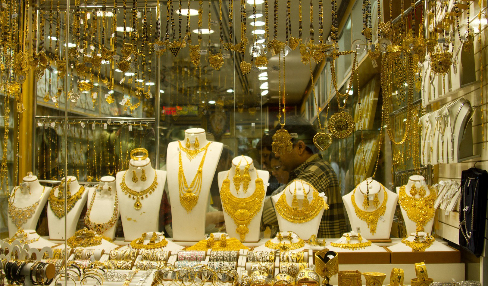 نرخ مالیات بر ارزش افزوده طلا و جواهر ۹ درصد باقی ماند